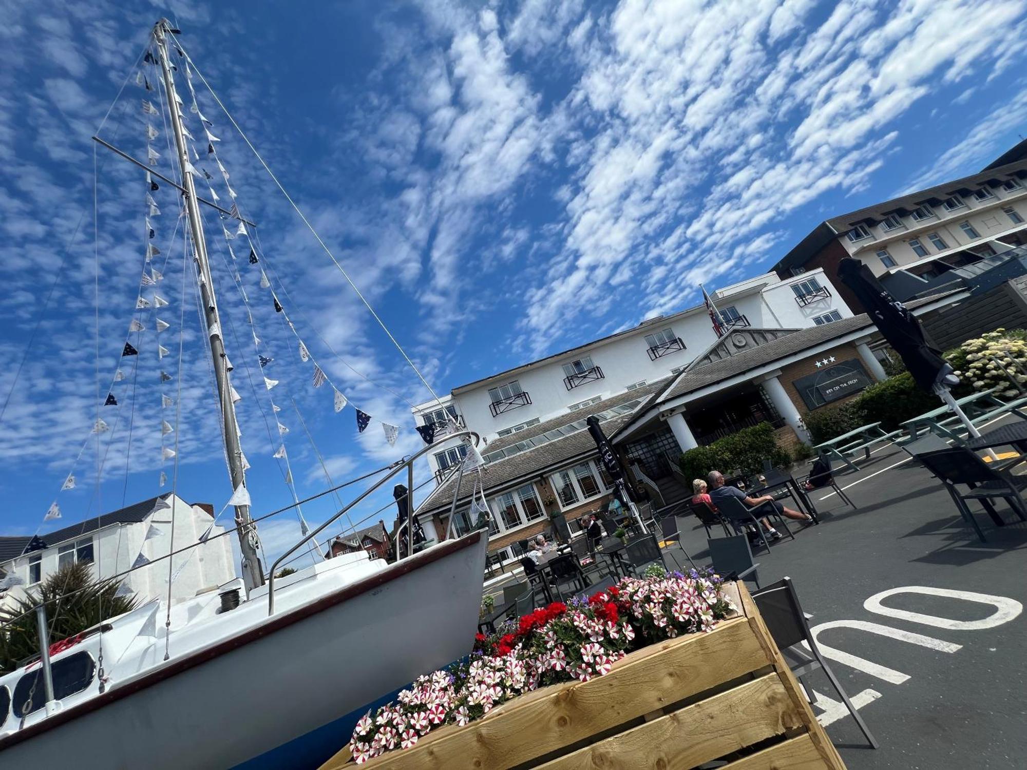 Inn On The Prom At The Fernlea Hotel Lytham St Annes Bagian luar foto